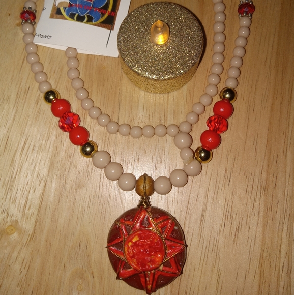 New Red flower emblem necklace - Picture 1 of 3